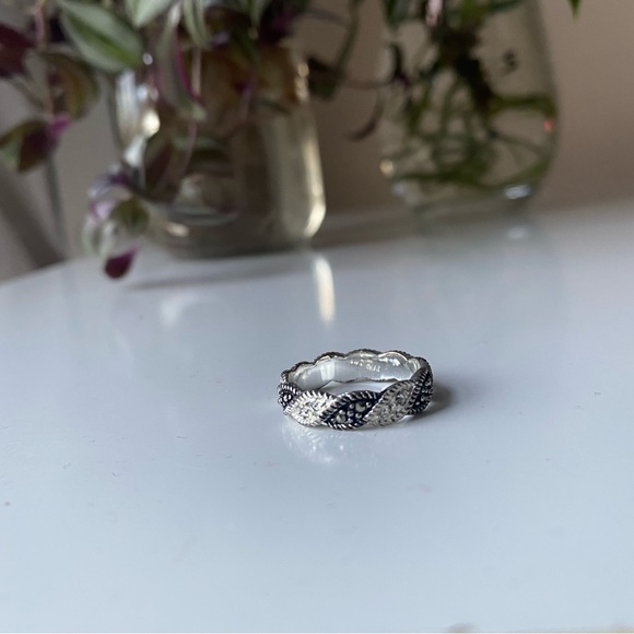 Ring - Picture 2 of 2